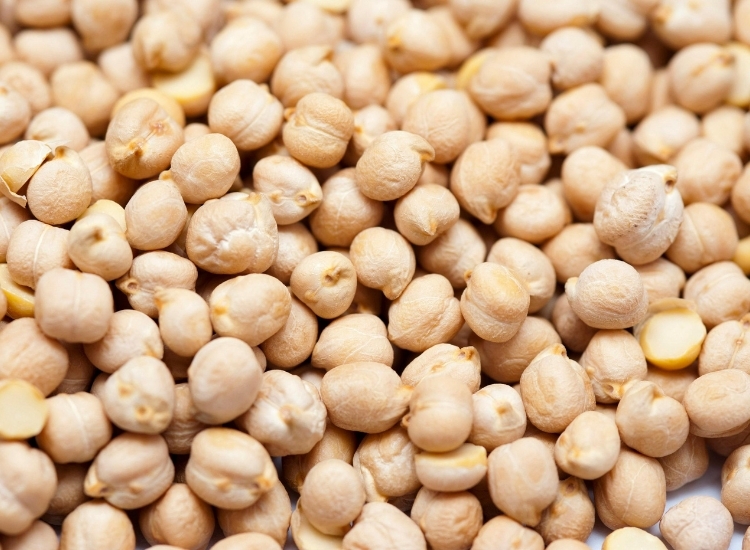 Premium White Chickpeas (Kabuli Chana / Garbanzo Beans) Exporter & International Supplier in UAE for Dubai, Abu Dhabi, Sharjah, Saudi Arabia (Riyadh, Jeddah, Dammam), Qatar (Doha), Oman (Muscat), Kuwait, Bahrain & Singapore